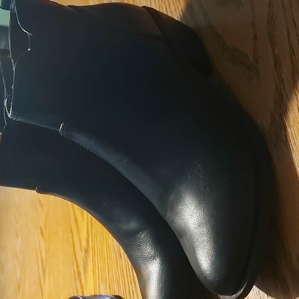 Guess ankle boot